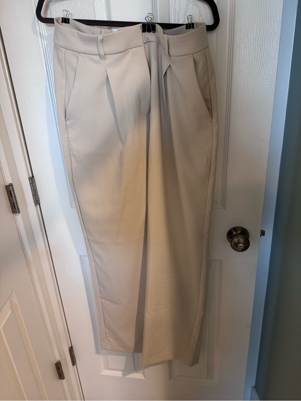 Old Navy Wide Leg Pants in Light Beige - Picture 2 of 4